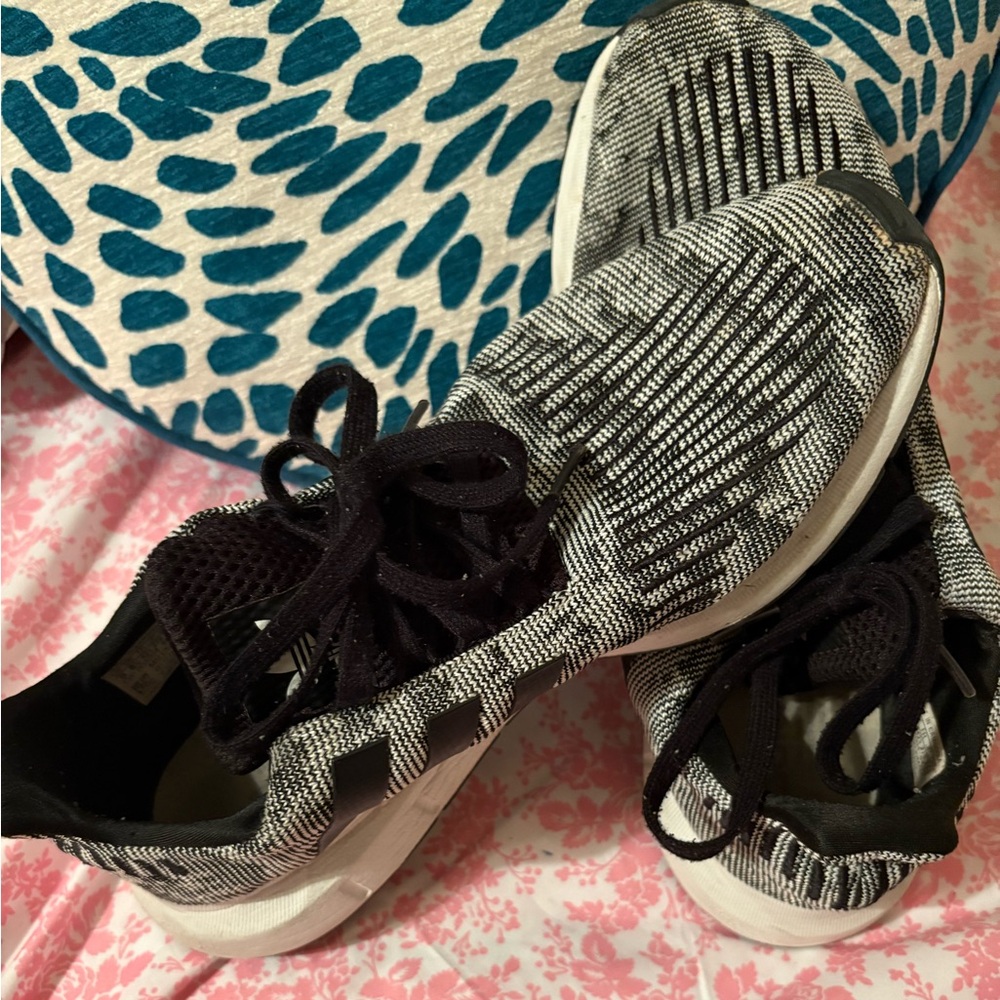 Adidas Black and White Athletic Shoes men’s 9-women’s 11 worn good condition